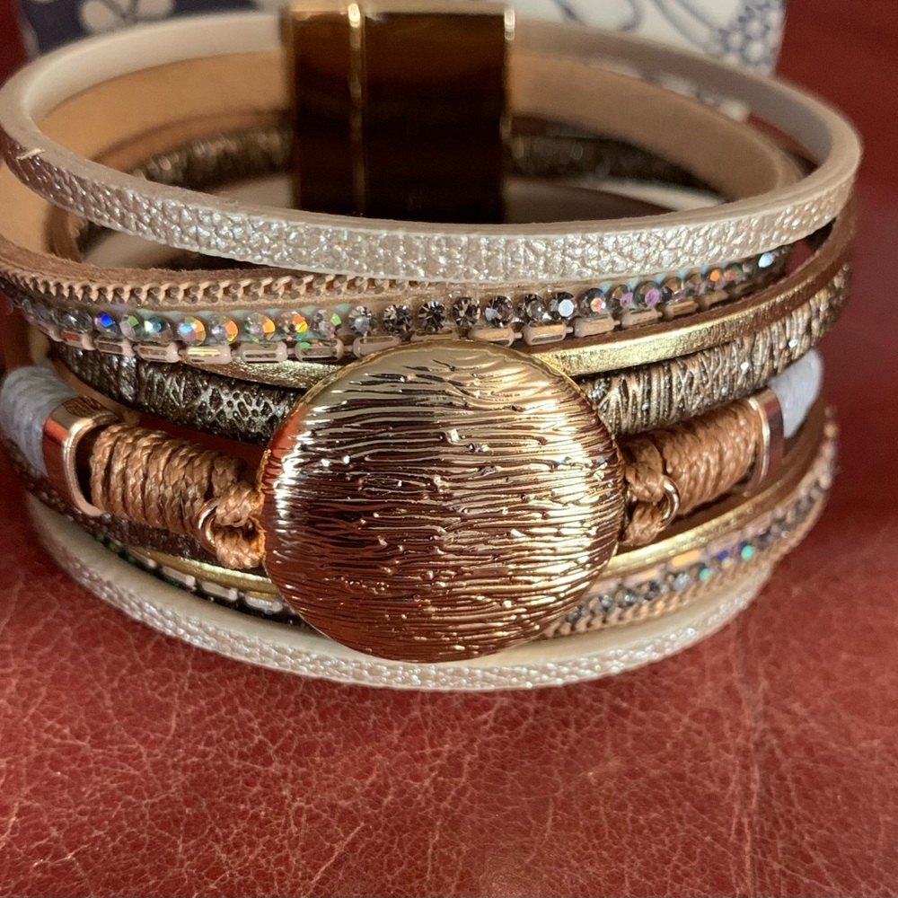 SAACHI Boho style wrist cuff Gold and Cream Multi-Layered Bracelet never used. - Picture 2 of 12